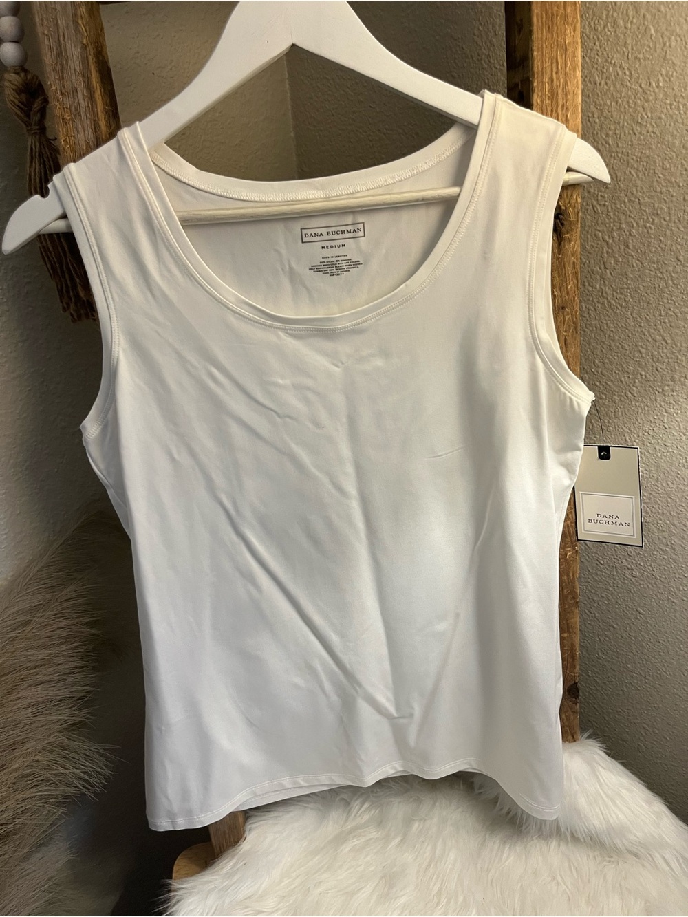 Dana Buchman White Scoop Neck Tank Top